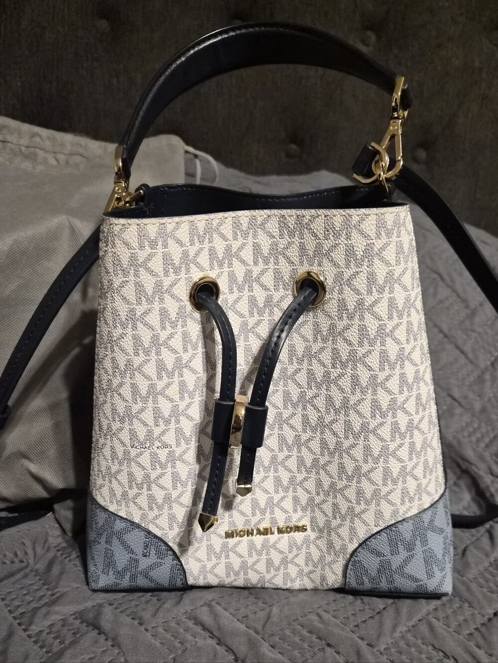 Michael Kors White and Navy Logo Drawstring Bucket Bag